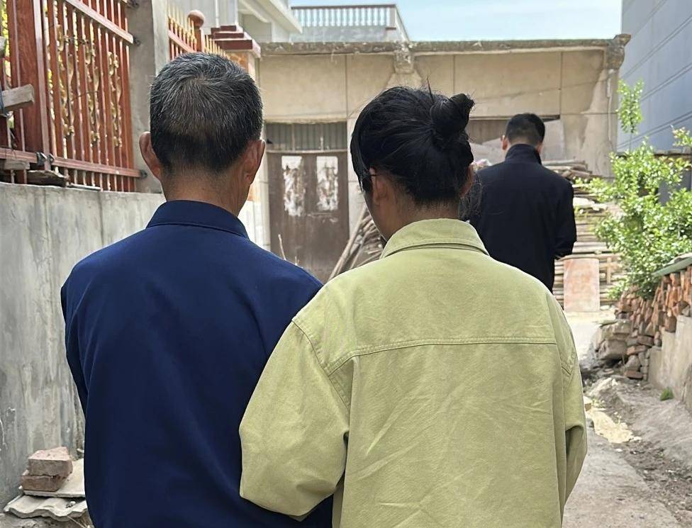 女孩跟男友外出打工失蹤，15年后被找到已育兩子 父親：她當年流浪到河南，不知回家的路