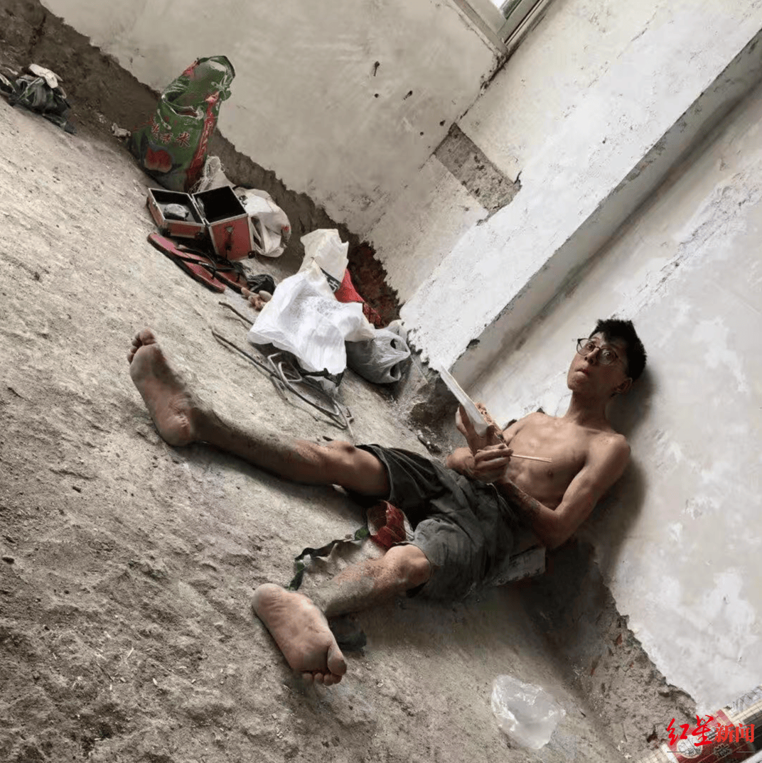 小伙搬磚9年攢200萬，修別墅買車：寧愿不要這些錢，若時間倒流想好好讀書