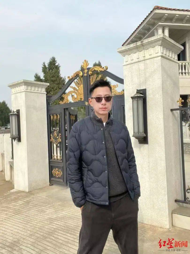 小伙搬磚9年攢200萬，修別墅買車：寧愿不要這些錢，若時間倒流想好好讀書