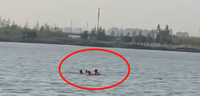 官方確認(rèn)：男子遺體被發(fā)現(xiàn)，腳上綁有啞鈴
