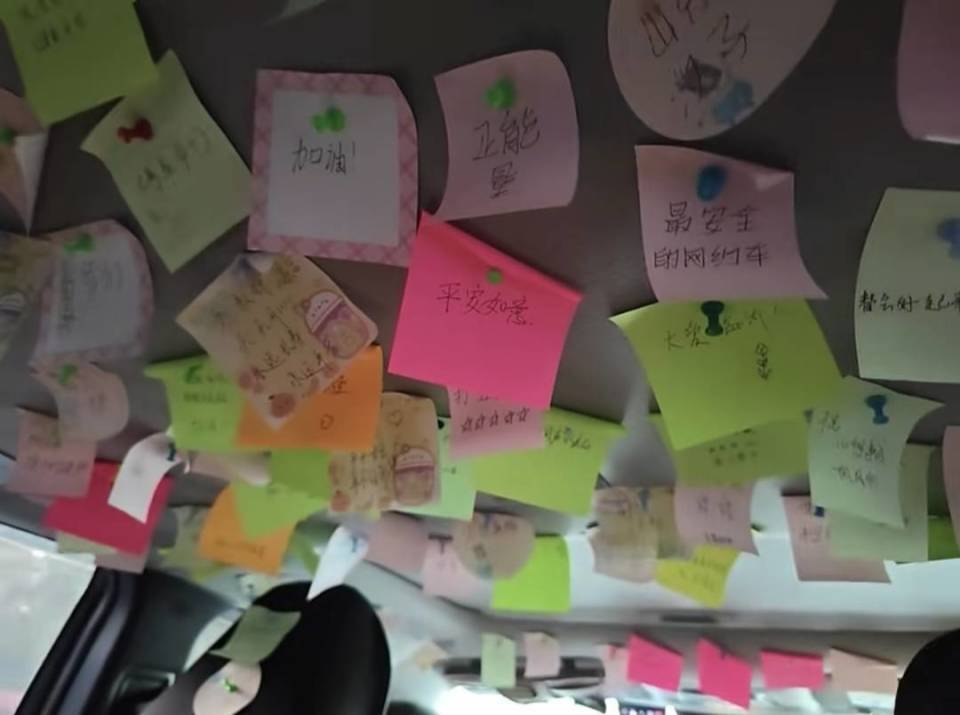 “家中無人照顧，只能隨車同行”，山東一司機帶著車禍受傷妻子跑網(wǎng)約車，乘客暖心留言