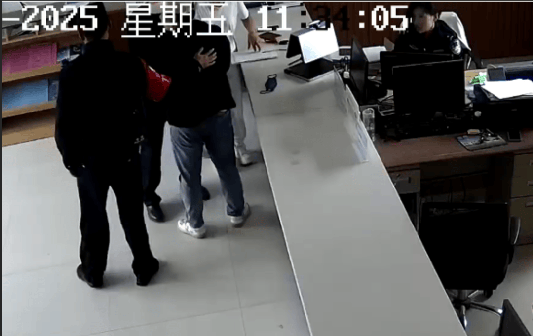 “女士，請(qǐng)把您的丈夫也叫來(lái)吧……”