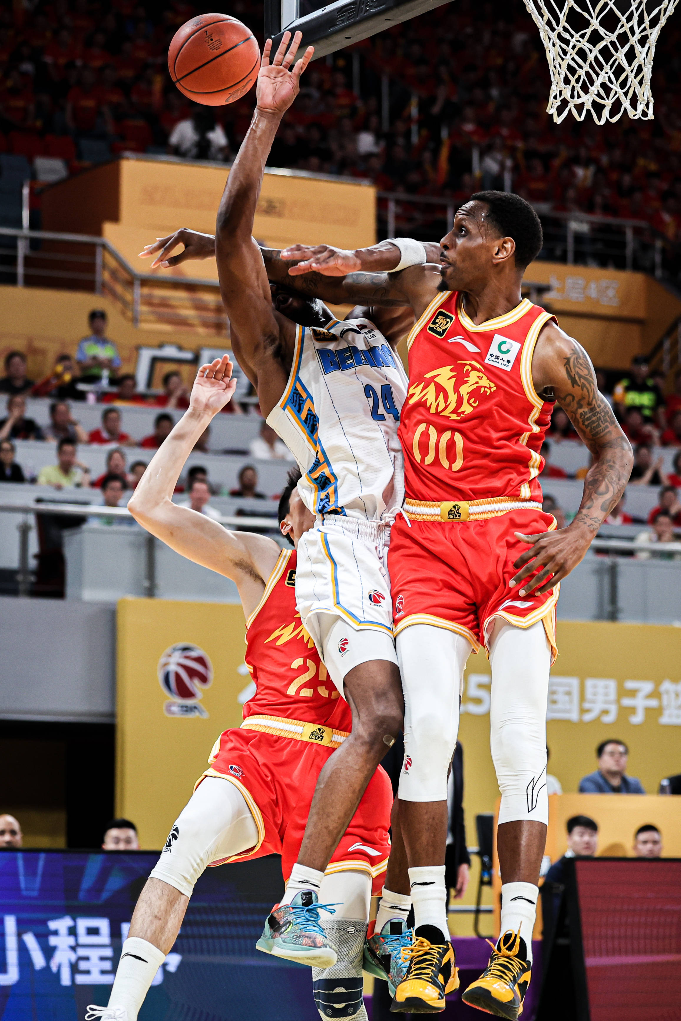 總決賽-周琦13+14胡金秋26分 北京客場擒廣廈總分1-0
