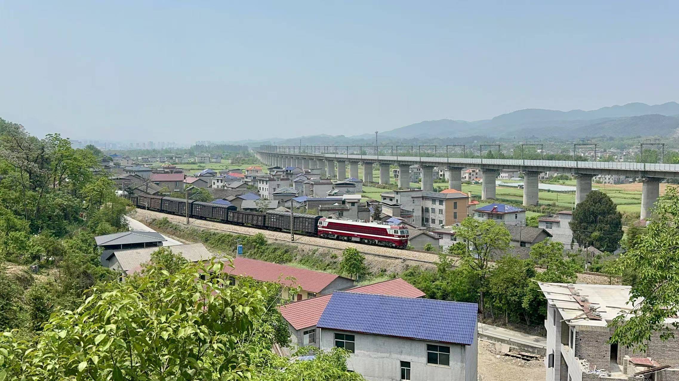 界面調(diào)查｜鐵路穿村而過：一個湘西村莊與17起火車撞人事故