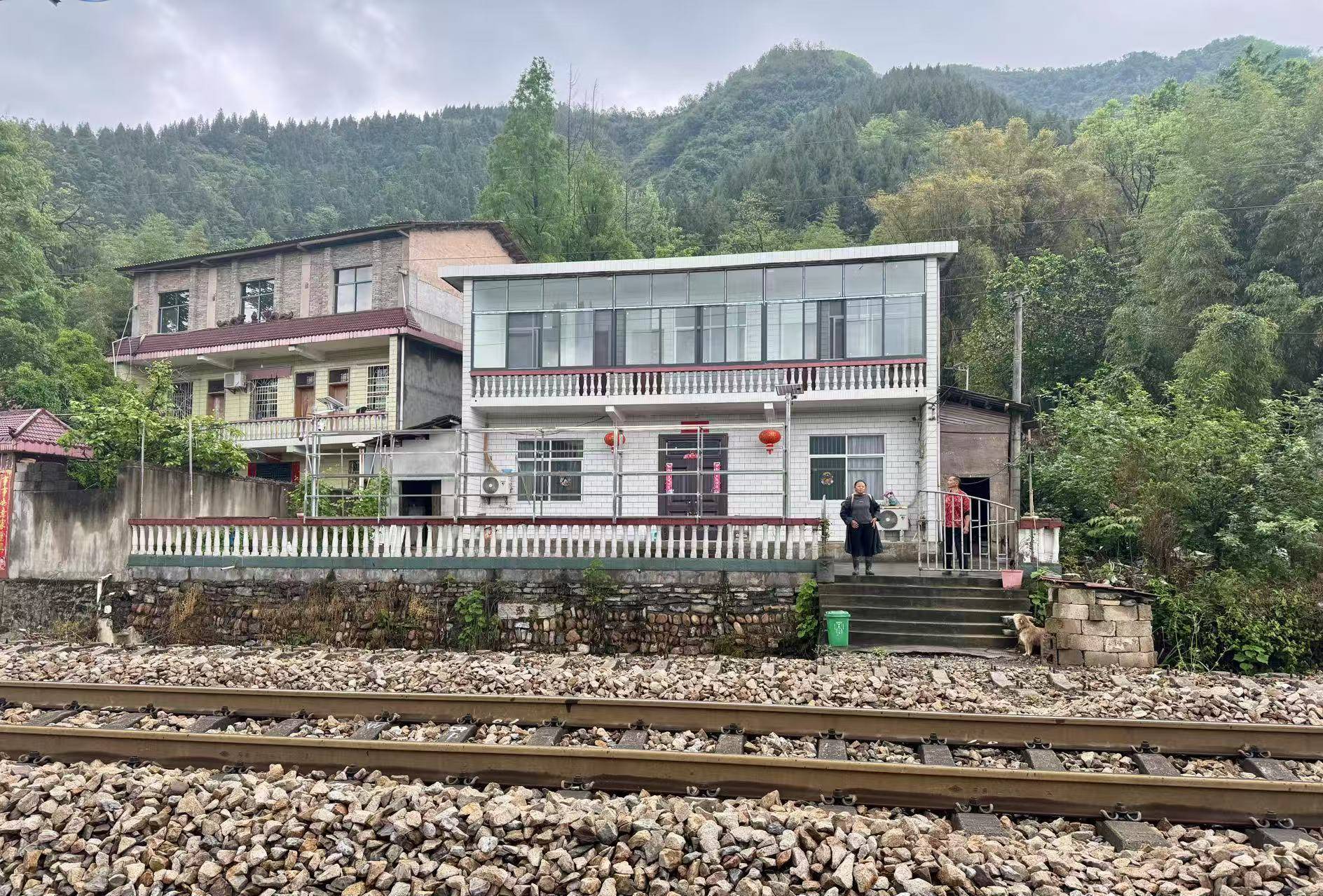 界面調(diào)查｜鐵路穿村而過：一個湘西村莊與17起火車撞人事故