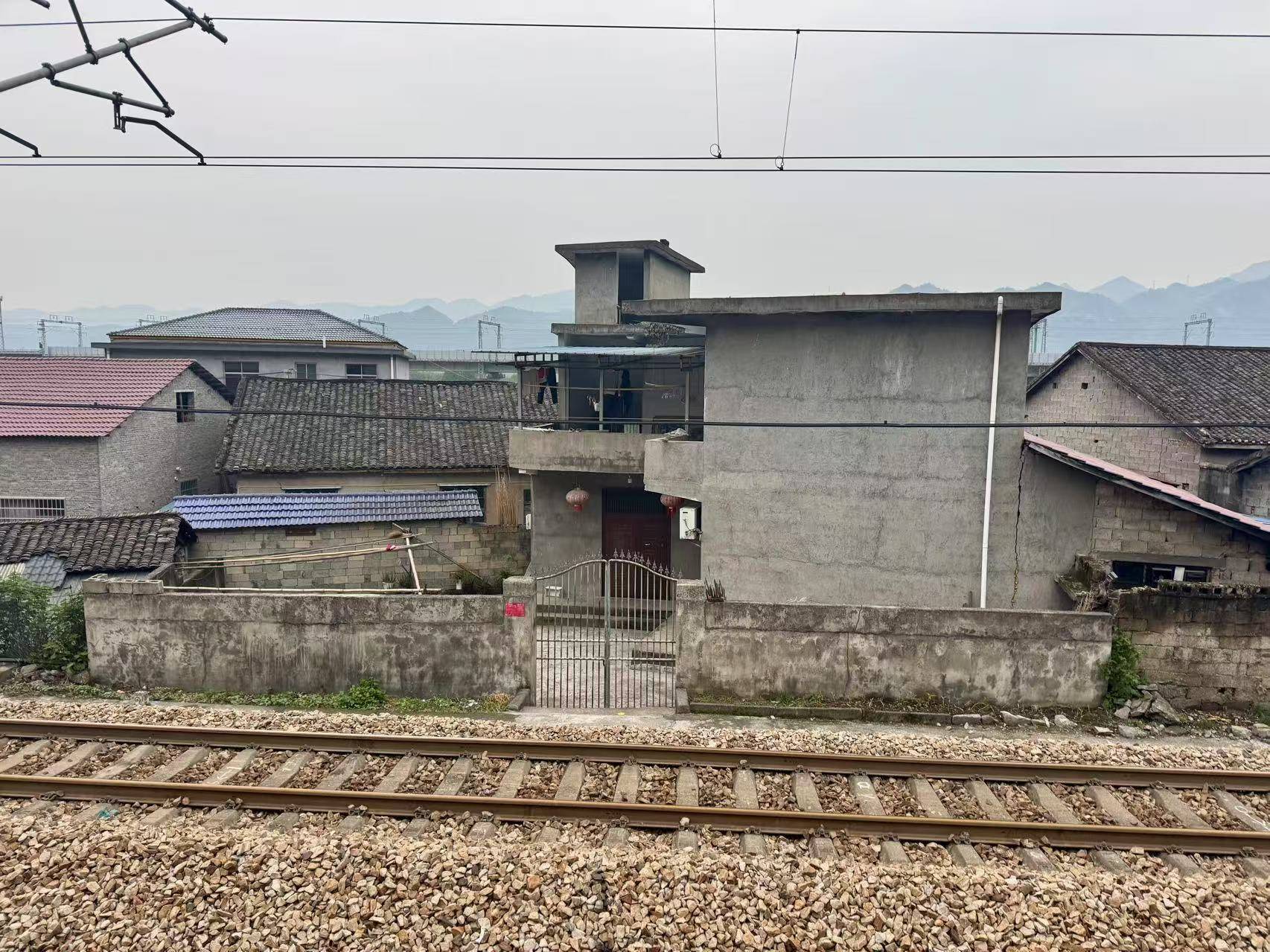 界面調(diào)查｜鐵路穿村而過：一個湘西村莊與17起火車撞人事故