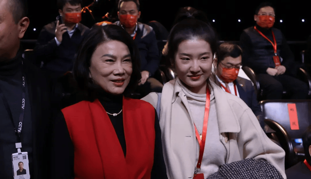 孟羽童透露明年將出國留學(xué)，否認(rèn)與董明珠“互撕”