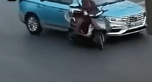 女子闖紅燈撞車(chē)受傷被定全責(zé)！交警：“為什么汽車(chē)一定有責(zé)任呢？”