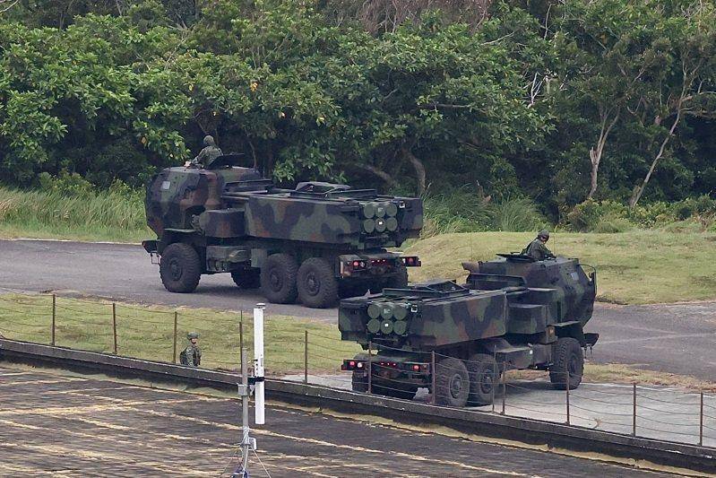 臺(tái)媒：臺(tái)軍首次試射“海馬斯”火箭炮時(shí)兩度發(fā)生訊號(hào)異常，島內(nèi)網(wǎng)友諷“又一場(chǎng)煙火秀”