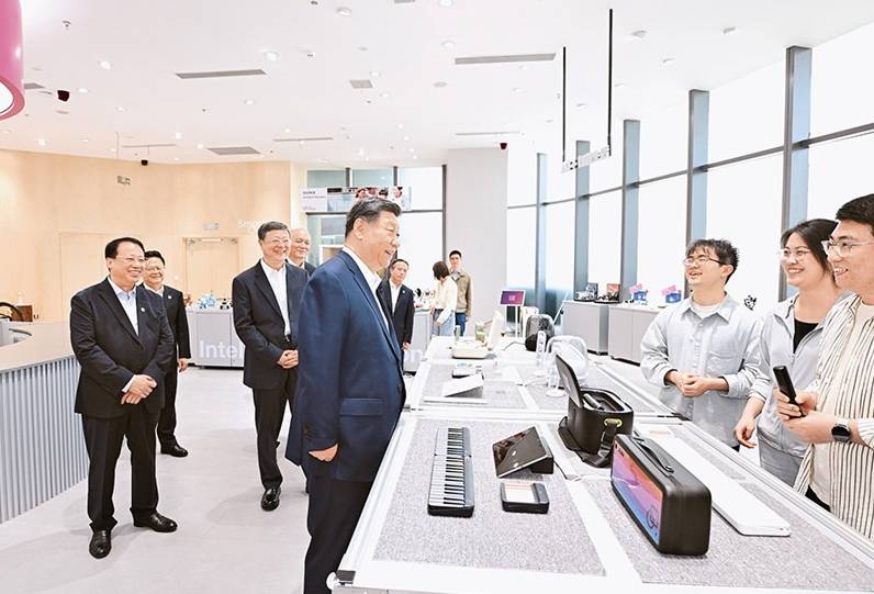 鍥而不舍落實中央八項規(guī)定精神，以優(yōu)良黨風(fēng)引領(lǐng)社風(fēng)民風(fēng)