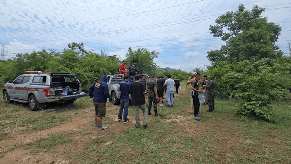 泰國(guó)DJ與毒梟老大女友有染，遭槍殺被拋尸樹(shù)林，女友曾多次提醒
