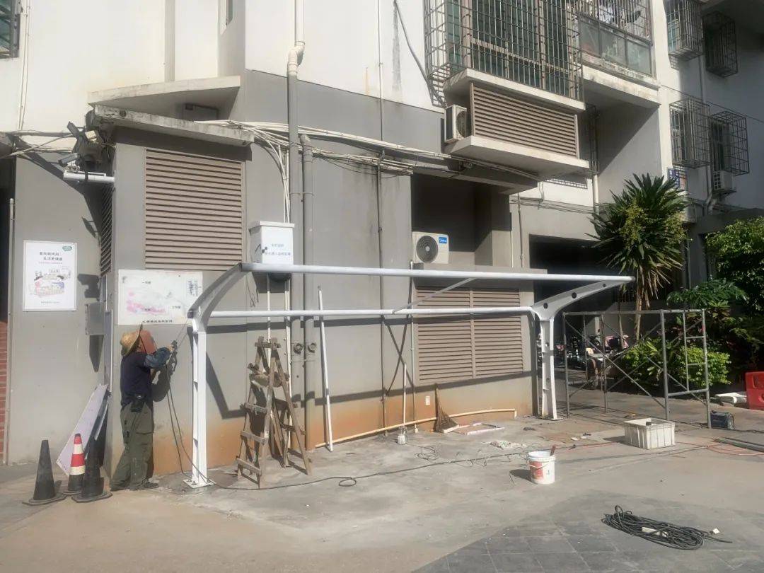 未公示，未征求意見(jiàn)！廈門一小區(qū)建充電棚，惹怒業(yè)主