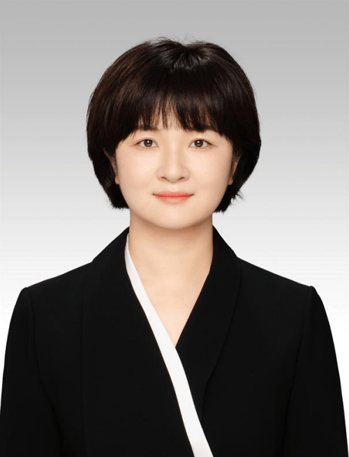 不到1年再公示，生于1987年的李金玲，擬提名為縣長候選人