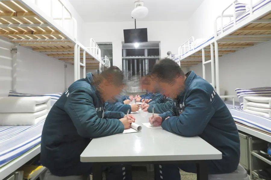 男子在上海監(jiān)獄服刑11年，出獄前才得知兩位家人已病逝...極大生活困境，他深深擔(dān)憂→
