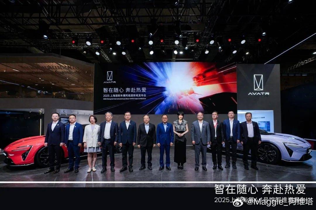 姚安娜“520”戴工牌到車(chē)間工廠打工，變身“質(zhì)檢員”