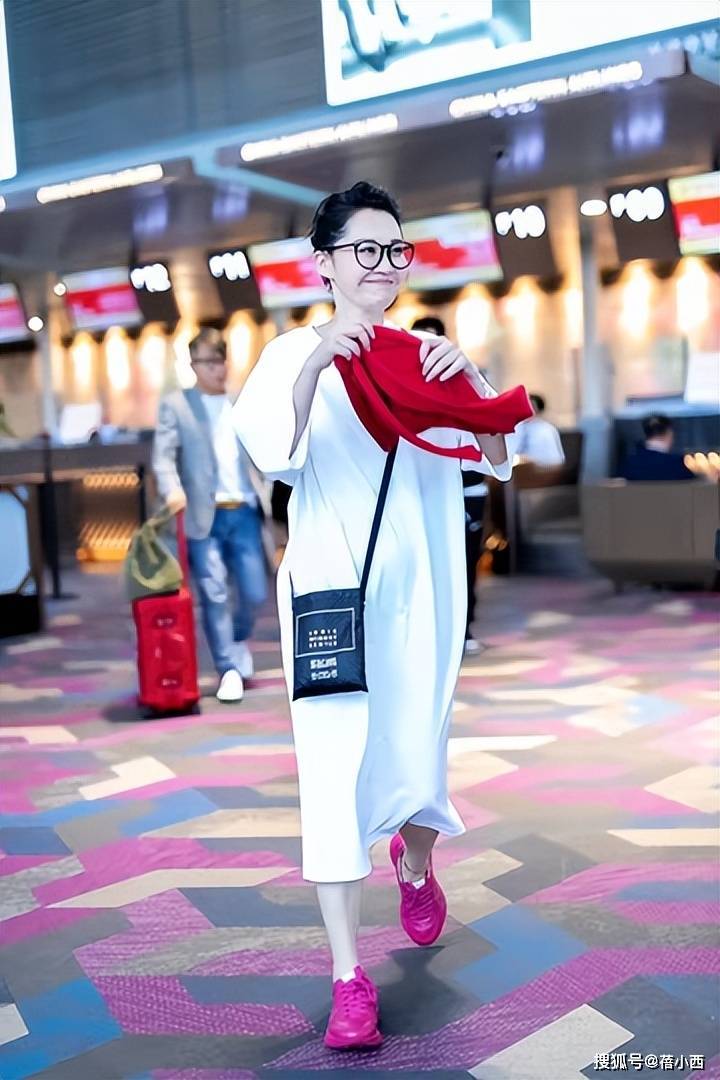 56歲許晴少女感，高圓圓女神感，林志玲御姐范，女明星的夏裝都有什么玄機？