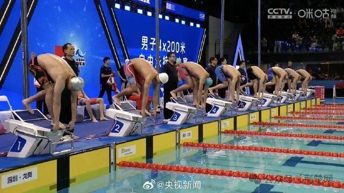 孫楊收獲首枚金牌！攜手汪順潘展樂(lè)4x200米自由泳接力奪冠