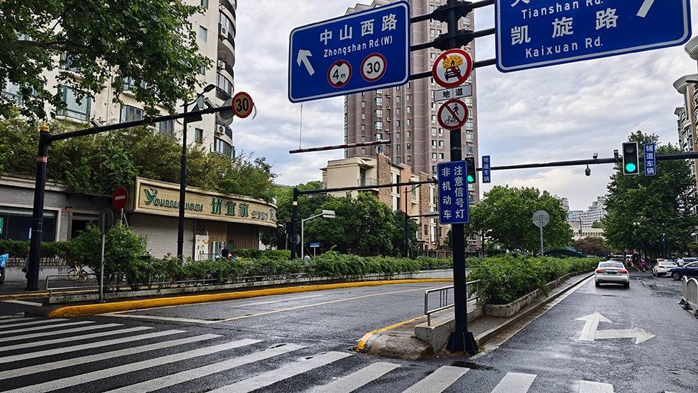 “隧道打卡王家衛(wèi)風(fēng)”火了？警方提醒