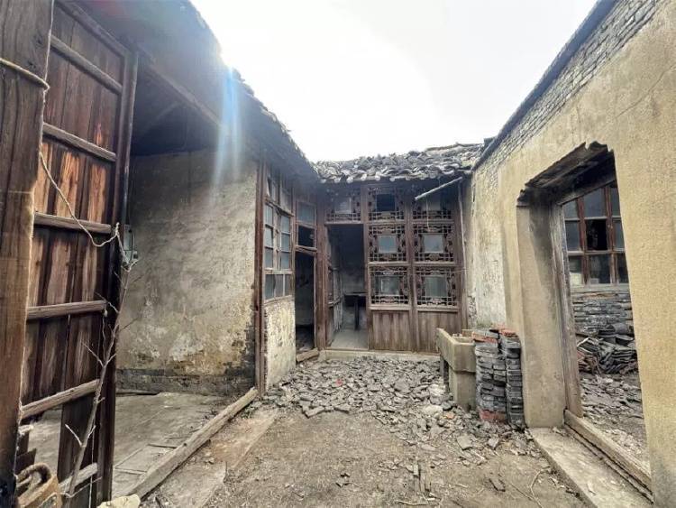 揚(yáng)州一清代文物合院618元起拍，此前已流拍兩次