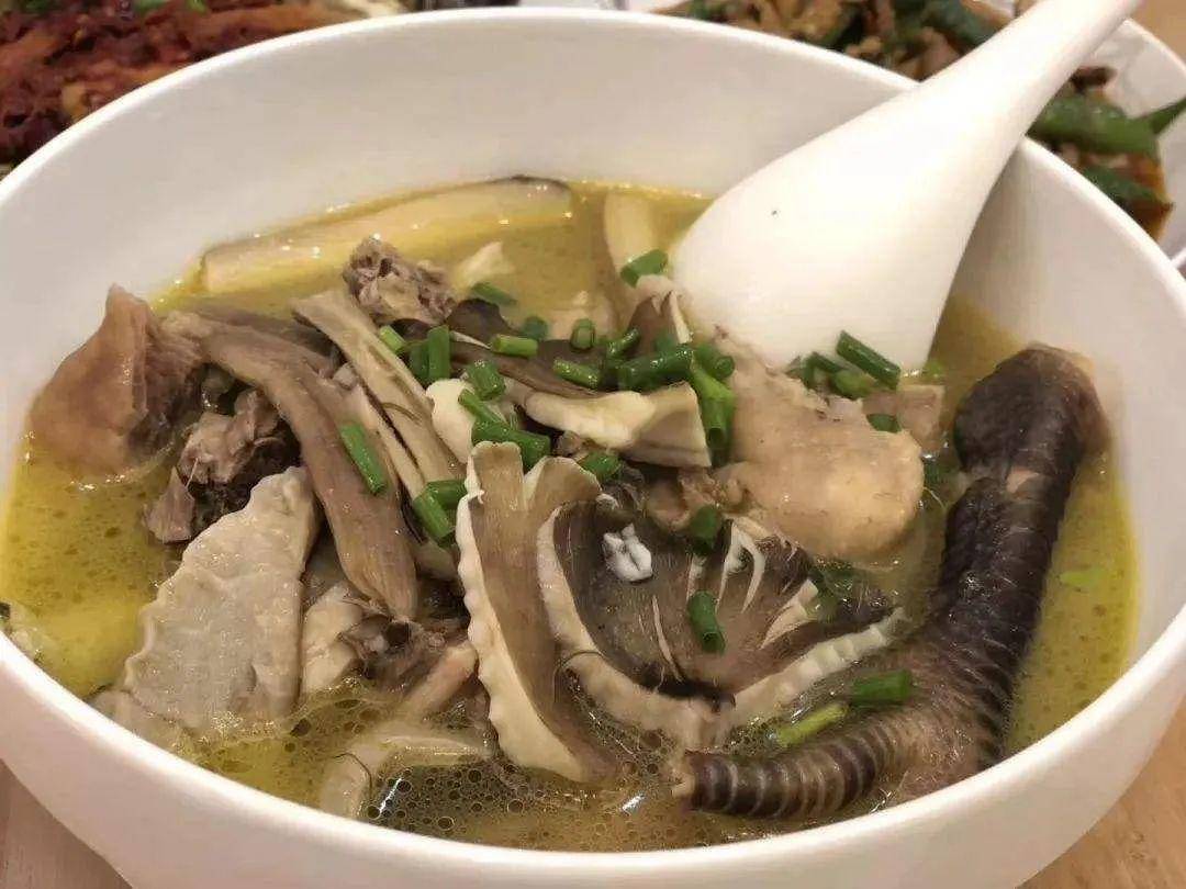 “天價”雞樅調(diào)查：最貴賣到1800元/公斤！雨水少致產(chǎn)量低，多地價高客少