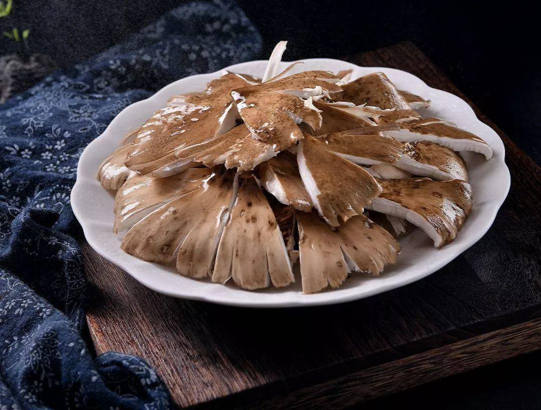 “天價”雞樅調(diào)查：最貴賣到1800元/公斤！雨水少致產(chǎn)量低，多地價高客少