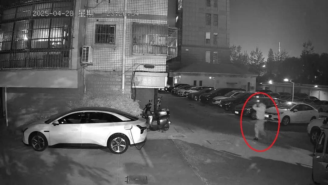江蘇一男子戴仿真“人皮”面具入室盜竊，流竄多個小區(qū)作案，涉案金額達15萬余元