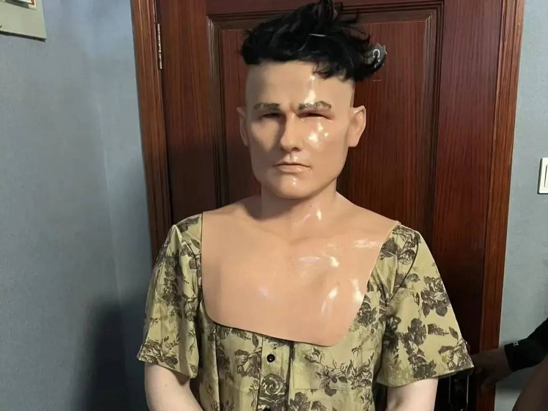 江蘇一男子戴仿真“人皮”面具入室盜竊，流竄多個小區(qū)作案，涉案金額達15萬余元