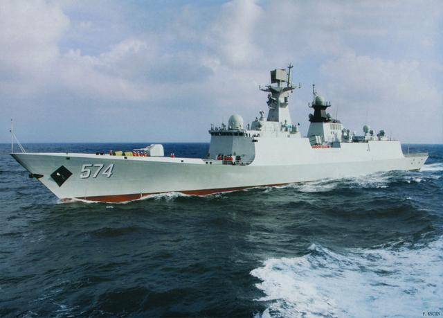 70多艘艦艇現(xiàn)身臺(tái)海周邊！解放軍4招，斬?cái)嗝儡娊槿肟赡?></p>
<p>（解放軍進(jìn)行兩棲登陸演習(xí)）</p>
<p>在多次“突然襲擊”式的訓(xùn)練中，空中突擊部隊(duì)形成了一整套完整成熟的戰(zhàn)術(shù)方案。從直升機(jī)出發(fā)，到深入敵腹地后快速展開攻擊，整個(gè)過(guò)程可謂極其迅速。</p>
<p>美軍對(duì)其“第一島鏈”的布局心存僥幸，解放軍則用頻繁的軍事行動(dòng)，讓他們意識(shí)到：臺(tái)海局勢(shì)容不得域外勢(shì)力插手。</p>
                			    
			</div>
			<div   id=
