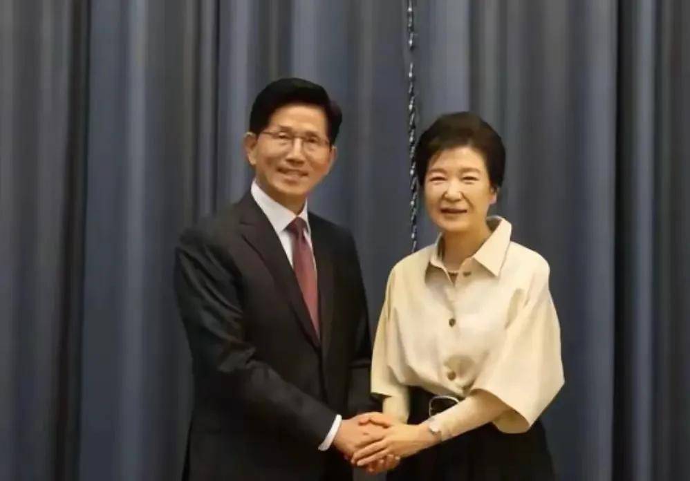 李在明勝利無望？李明博、樸槿惠聯(lián)手，韓國大選進入白熱化階段！