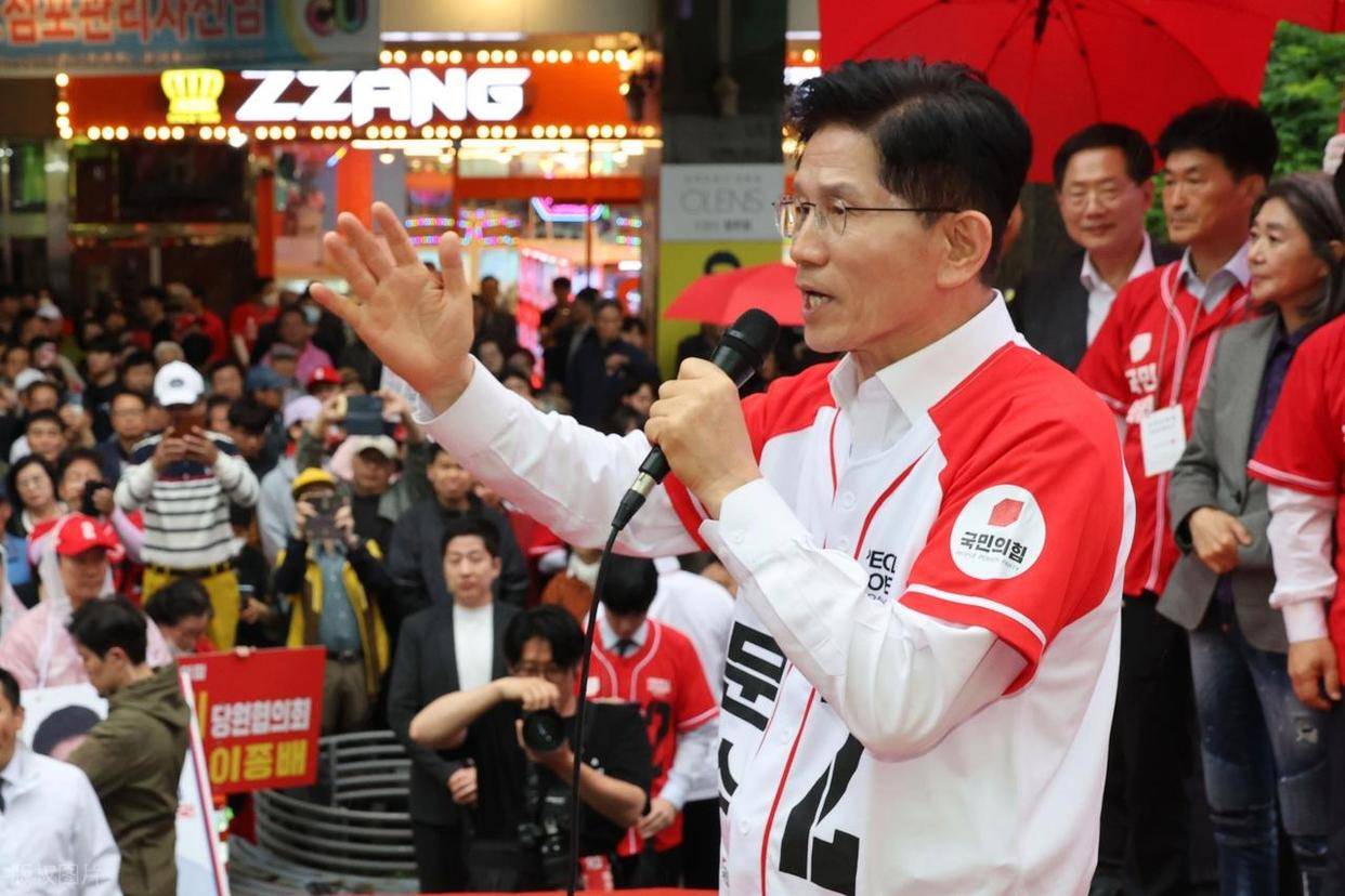 韓國(guó)爆發(fā)仇華浪潮，李在明罕見(jiàn)警告，關(guān)鍵時(shí)刻，一句話定下中韓大局