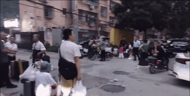 深圳一小區(qū)房屋沉降、墻體開裂，居民已撤出，官方：正在調(diào)查