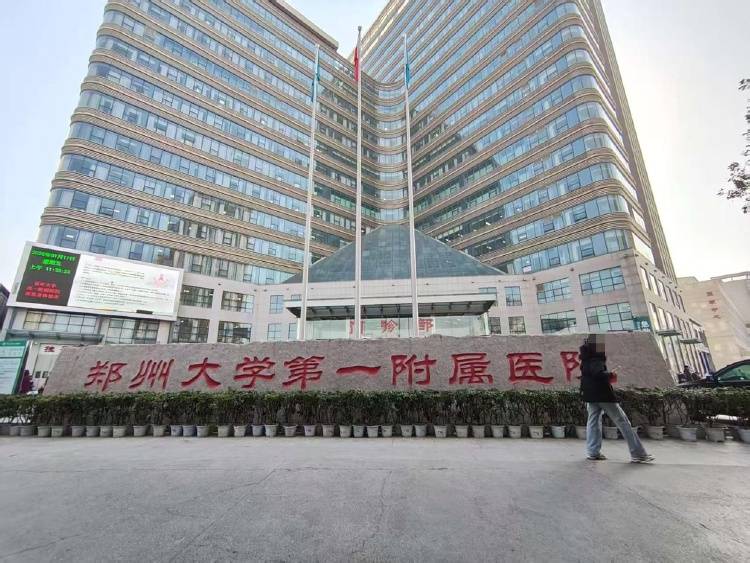 “八旬老人診斷胃炎被以癌癥切全胃”，醫(yī)院：已內(nèi)部處罰兩名涉事醫(yī)生