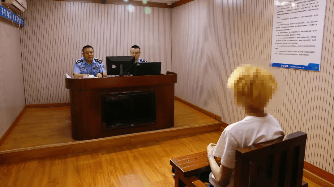 加油站內(nèi)砸車打人，23名嫌疑人被臨沂警方抓獲