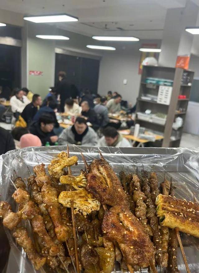 常州一燒烤店花10萬贊助蘇超，因系唯一個體贊助商爆火，附近商戶：之前生意一直好