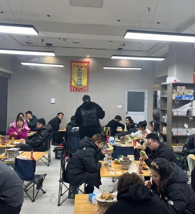 常州一燒烤店花10萬贊助蘇超，因系唯一個體贊助商爆火，附近商戶：之前生意一直好