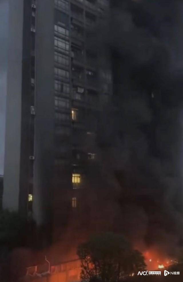 東莞一小區(qū)逾百輛電動自行車燒毀！住戶睡夢中被叫醒撤離逃生