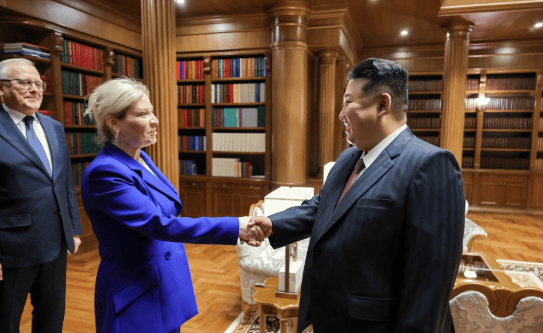 這場(chǎng)重要活動(dòng)，金正恩再次攜女出席