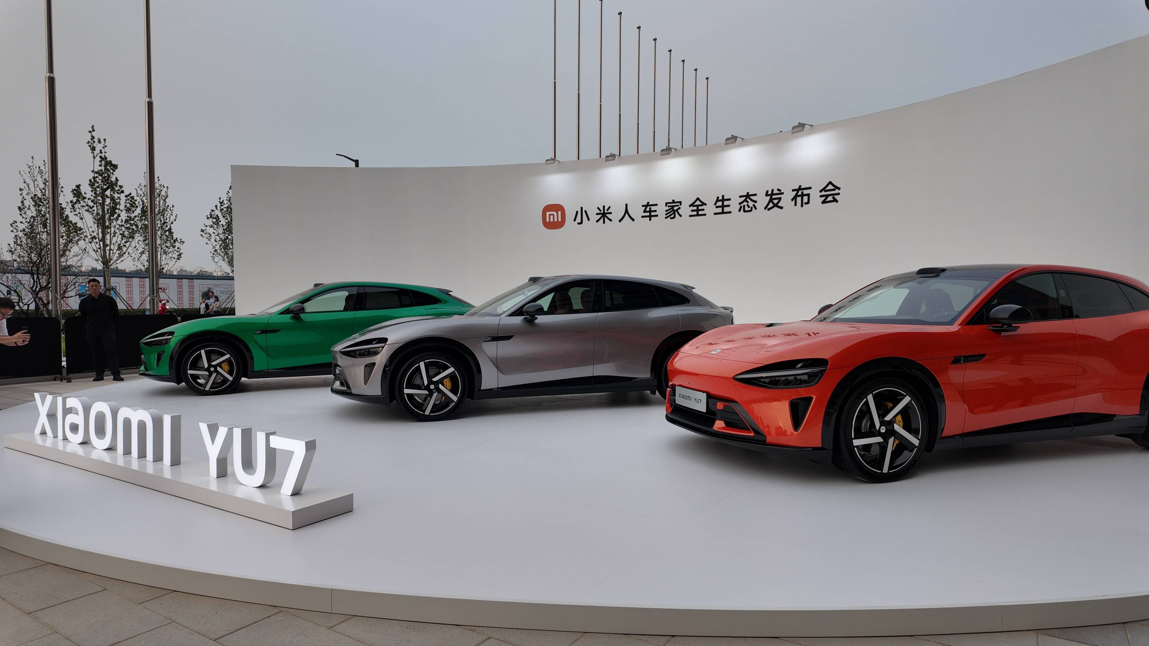 小米YU7上市72小時(shí)：“鎖單+1”刷屏工作群，提車時(shí)間最長超一年，雷軍直面“產(chǎn)能挑戰(zhàn)”？