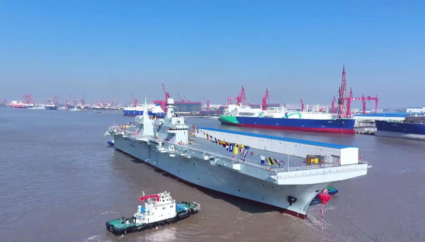 首次海試即將開始？全球首艘電磁彈射準(zhǔn)航母“四川艦”，再次彩旗飄飄