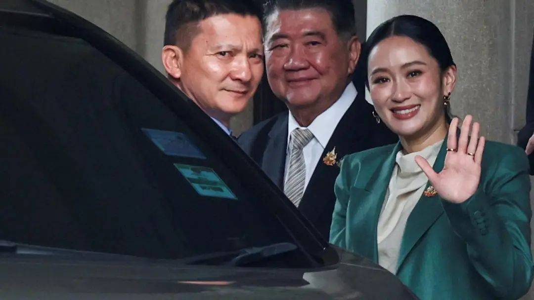 4比2，泰國最新民調出爐，佩通坦想官復原職，中方說了句公道話