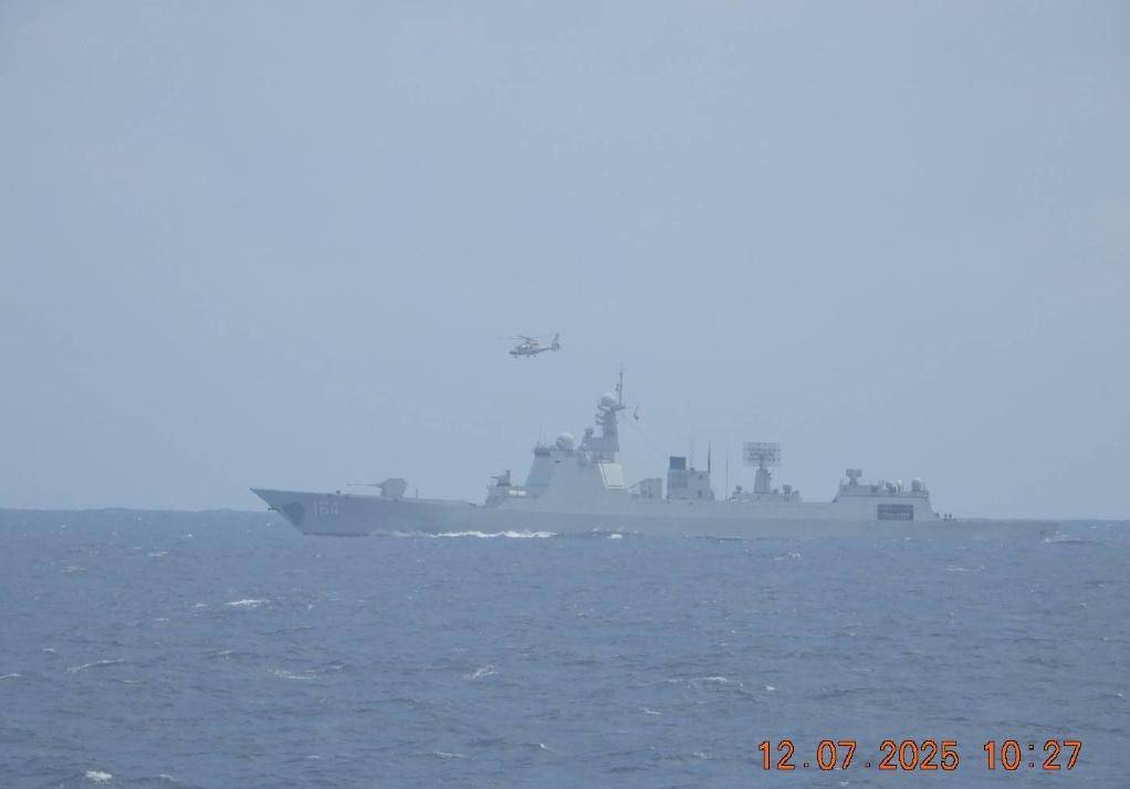 菲軍纏上815電偵船，中國海軍052D艦鎮(zhèn)場，我們目標(biāo)是英美日航母