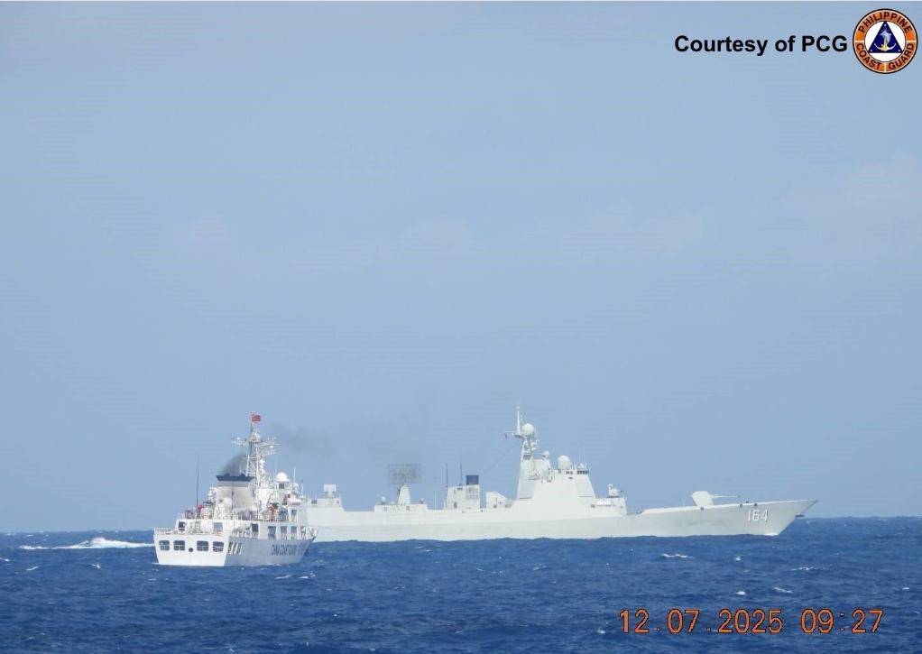 菲軍纏上815電偵船，中國海軍052D艦鎮(zhèn)場，我們目標(biāo)是英美日航母