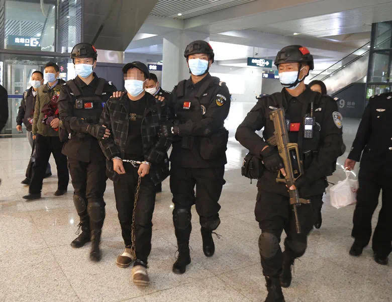 “男子強(qiáng)奸嫂嫂出獄后又刺死見義勇為者”案二審，擇日宣判 警方曾披露抓捕過程等諸多細(xì)節(jié)