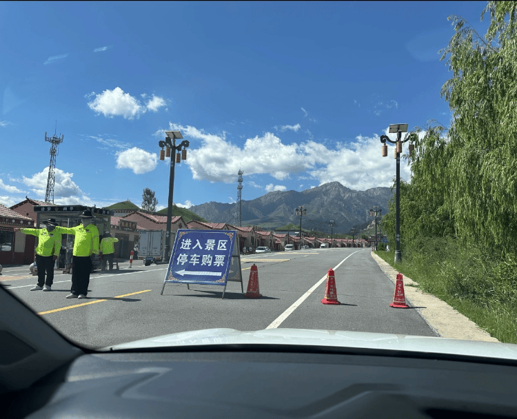 甘肅馬蹄寺景區(qū)被曝收300元/人“天價(jià)過路費(fèi)”，當(dāng)?shù)匚穆貌块T：屬實(shí)，已下發(fā)整改函
