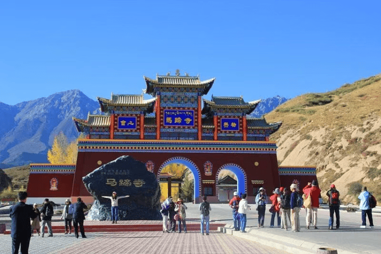 甘肅馬蹄寺景區(qū)被曝收300元/人“天價(jià)過路費(fèi)”，當(dāng)?shù)匚穆貌块T：屬實(shí)，已下發(fā)整改函