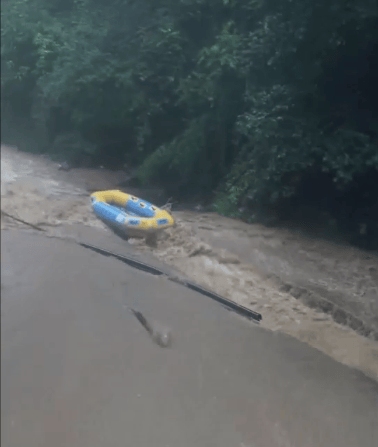 大峽谷漂流突降大雨，24歲女游客落水失聯(lián)！親屬：仍在搜尋中