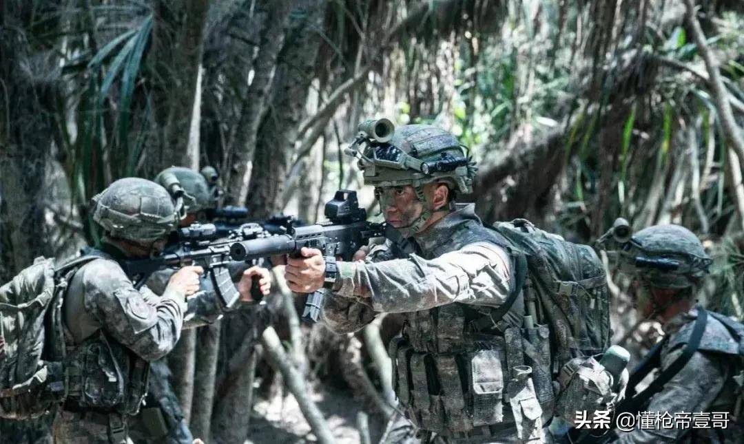 中國特種兵新裝備摸禿美軍，網(wǎng)友：你跟我說這是解放軍？