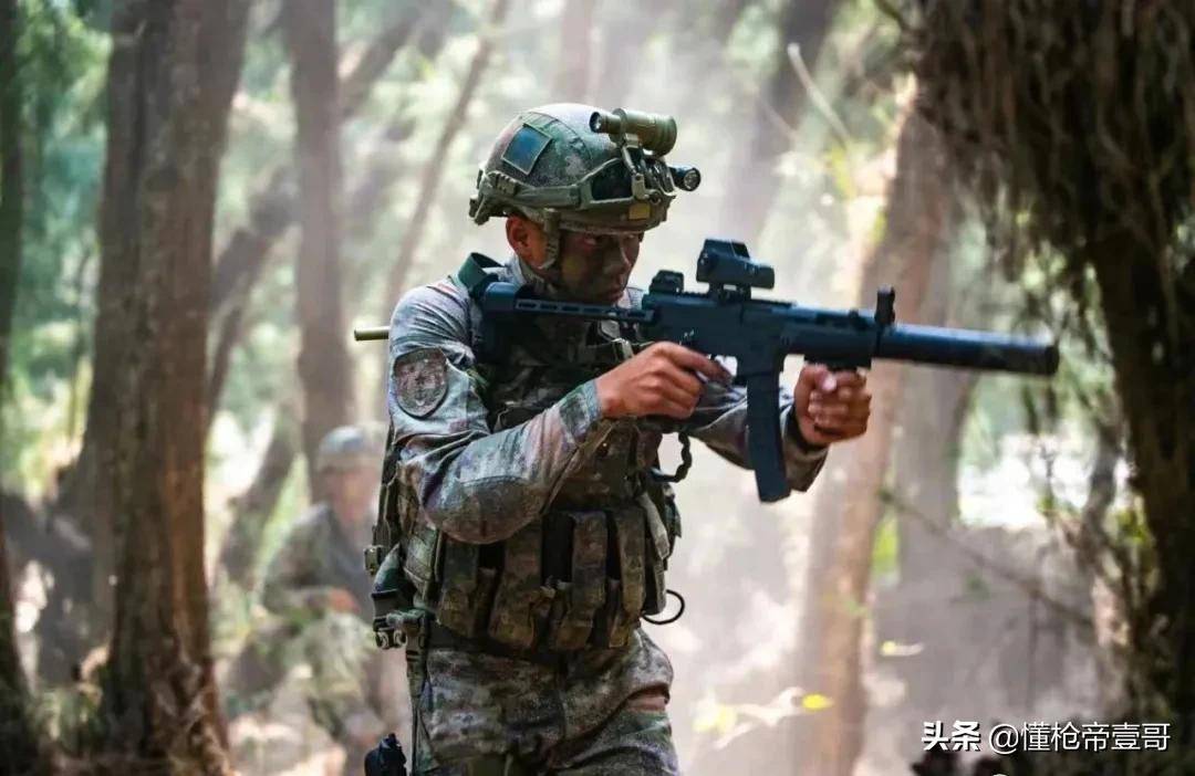 中國特種兵新裝備摸禿美軍，網(wǎng)友：你跟我說這是解放軍？