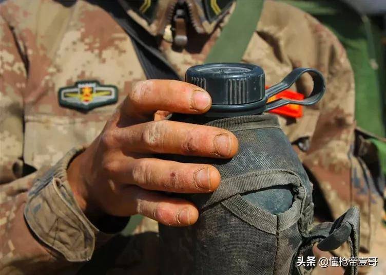 中國特種兵新裝備摸禿美軍，網(wǎng)友：你跟我說這是解放軍？