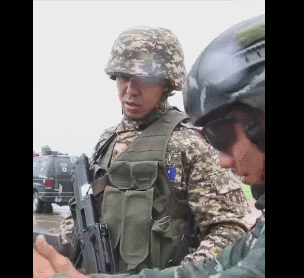 中國特種兵新裝備摸禿美軍，網(wǎng)友：你跟我說這是解放軍？